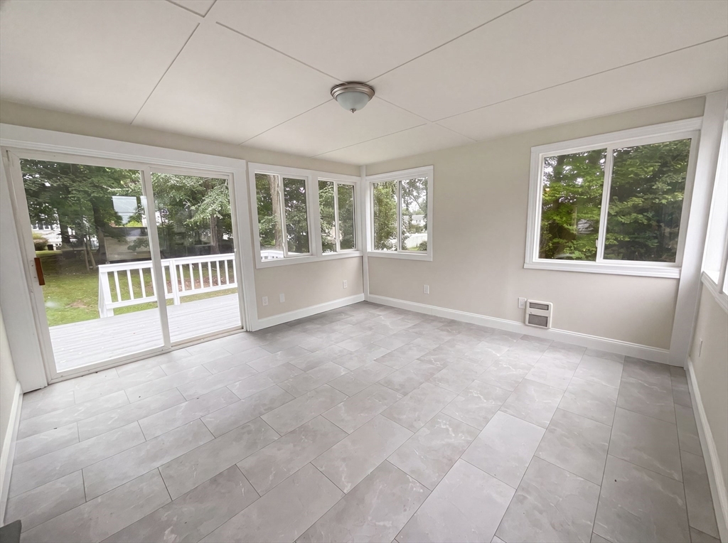 48 Woodlawn St Property Photo 9