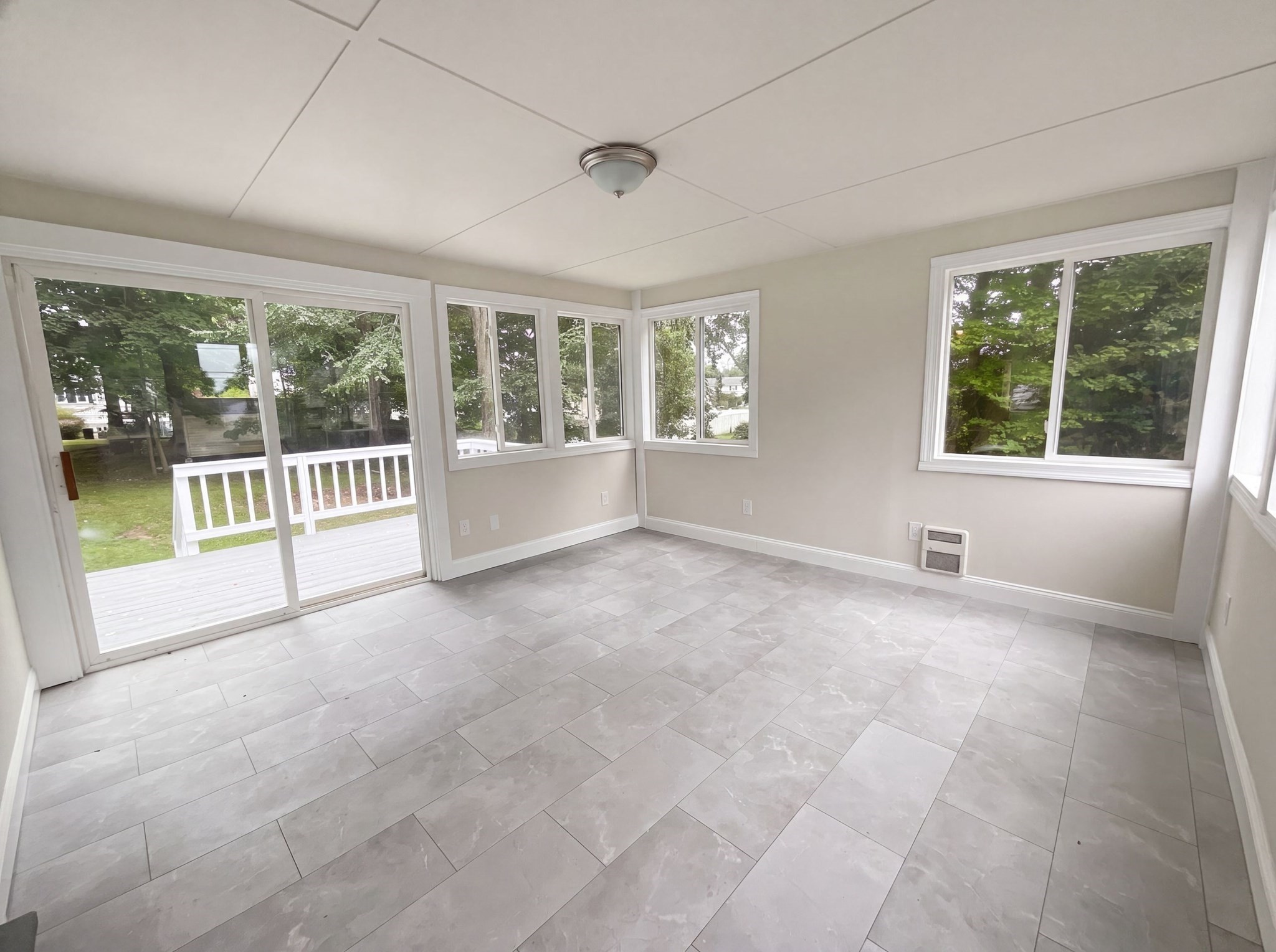48 Woodlawn St Property Photo 9