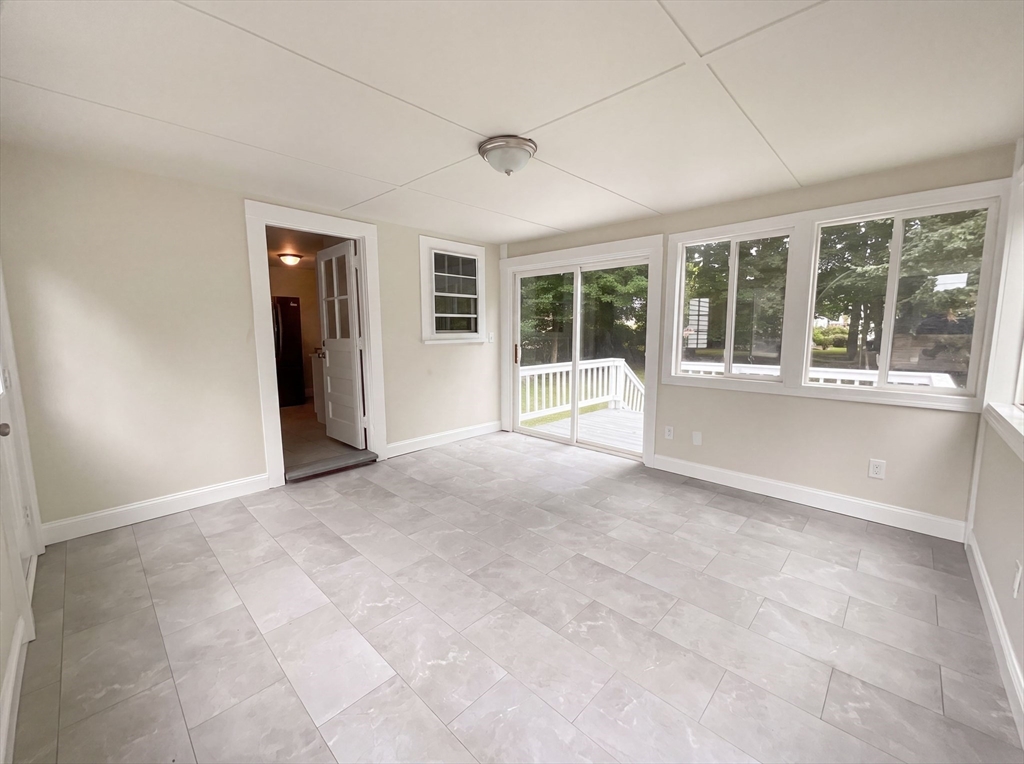 48 Woodlawn St Property Photo 10