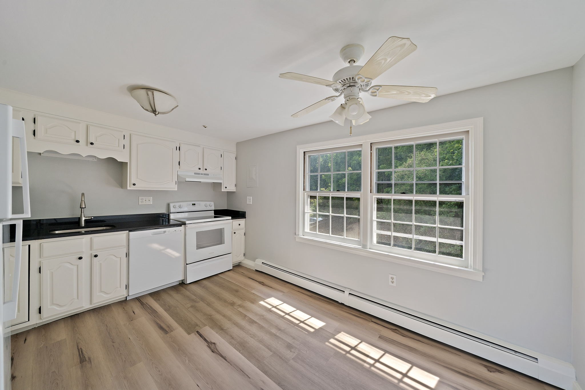 777 Washington St # F Property Photo 5