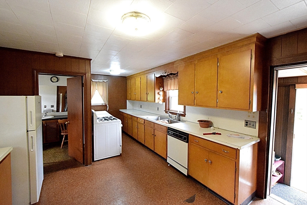 12 Presbrey Ct Property Photo 3