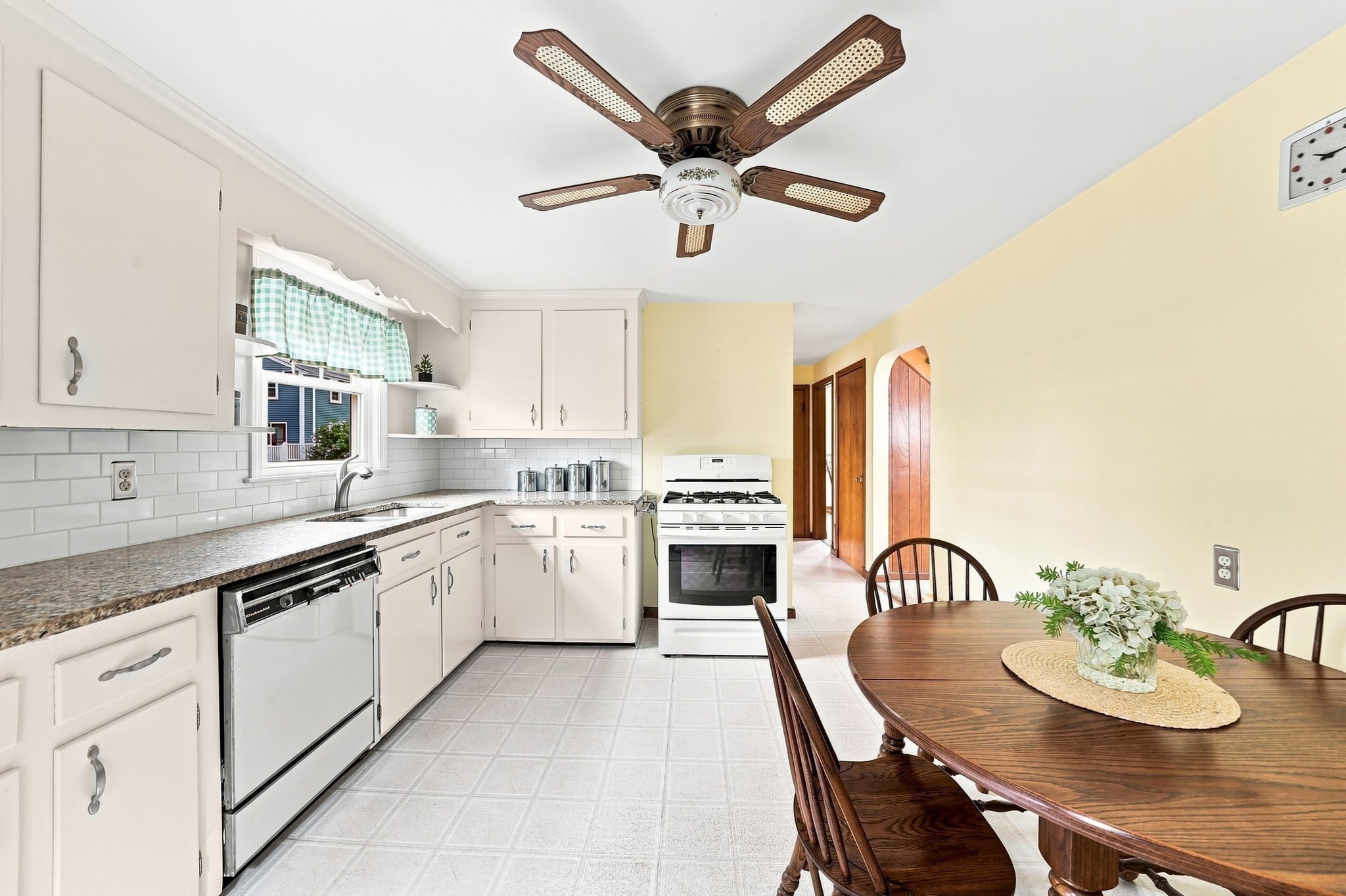 46 Fetherston Ave Property Photo 9