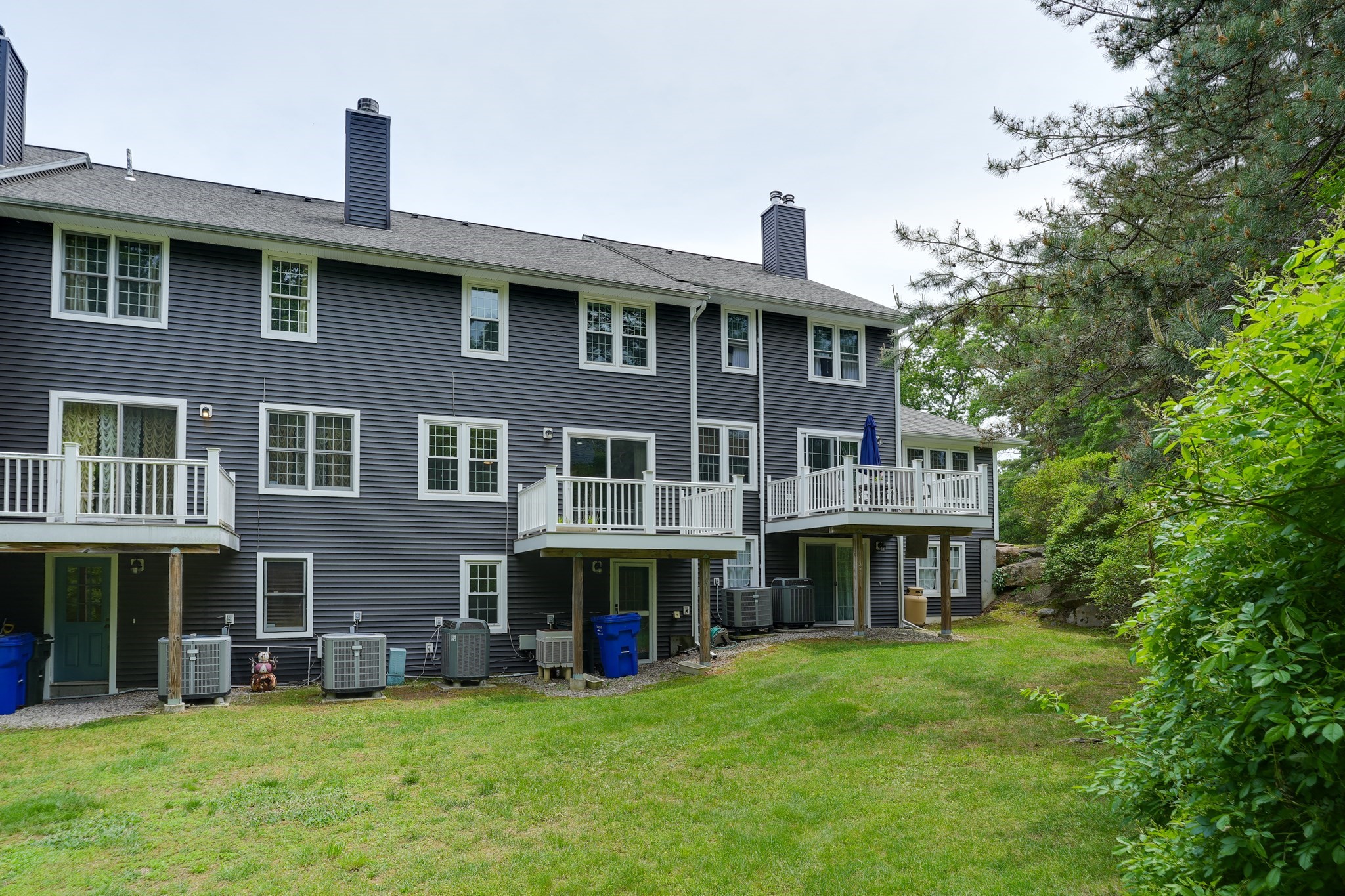 42 Laurelwood Drive # 42 Property Photo 4