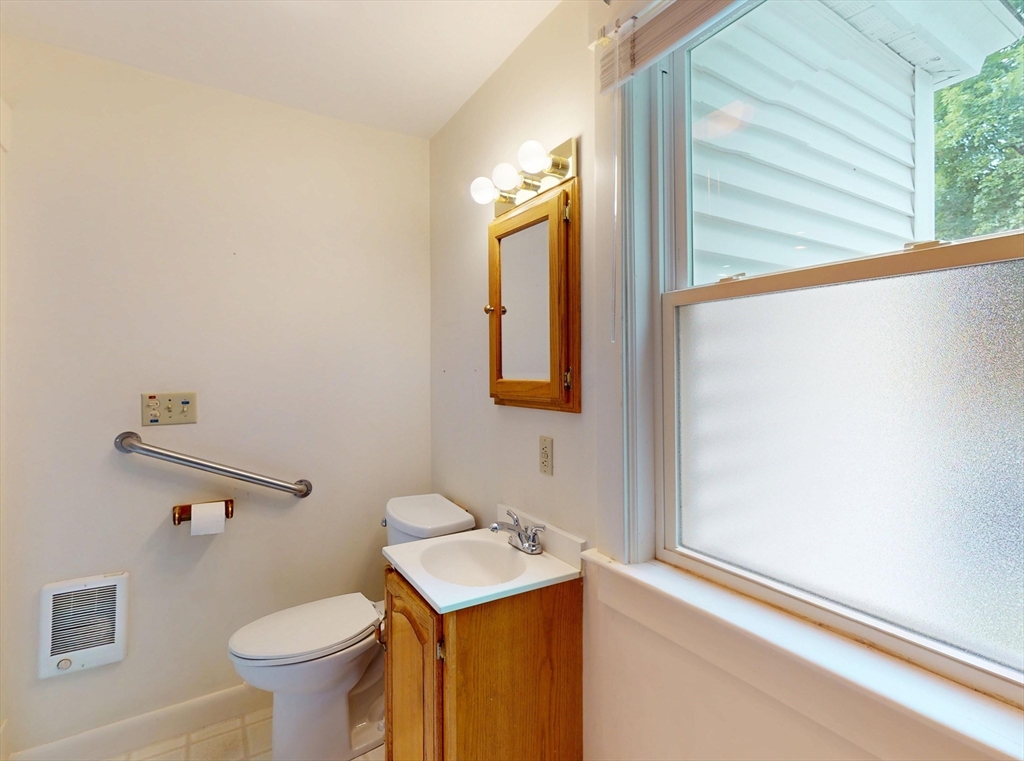 4 Davis St Property Photo 9