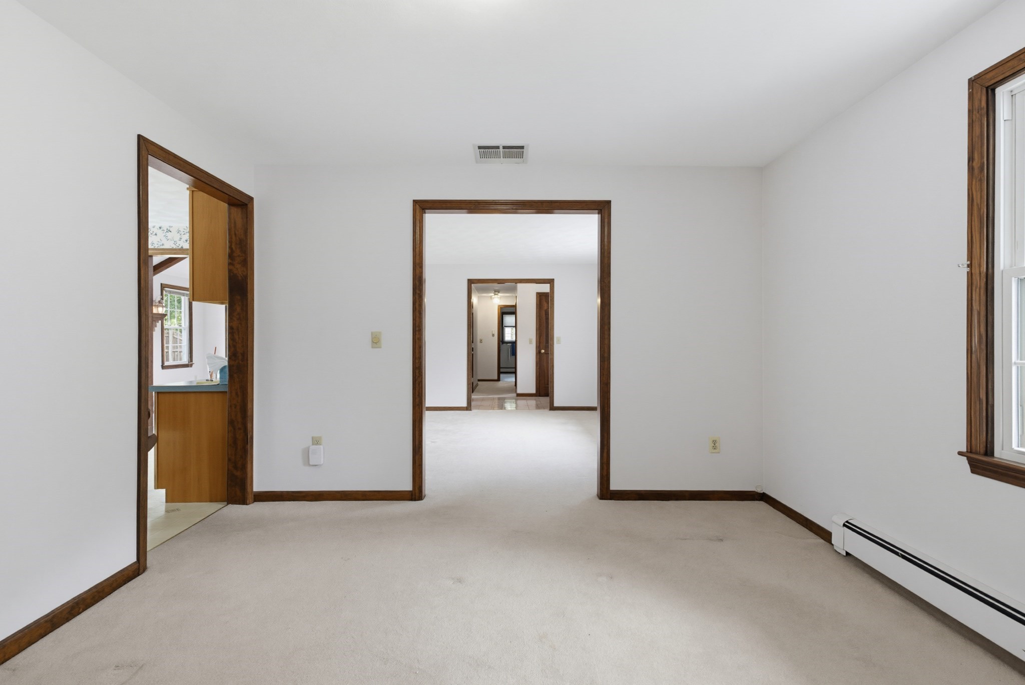 110 Colonial Road Property Photo 9