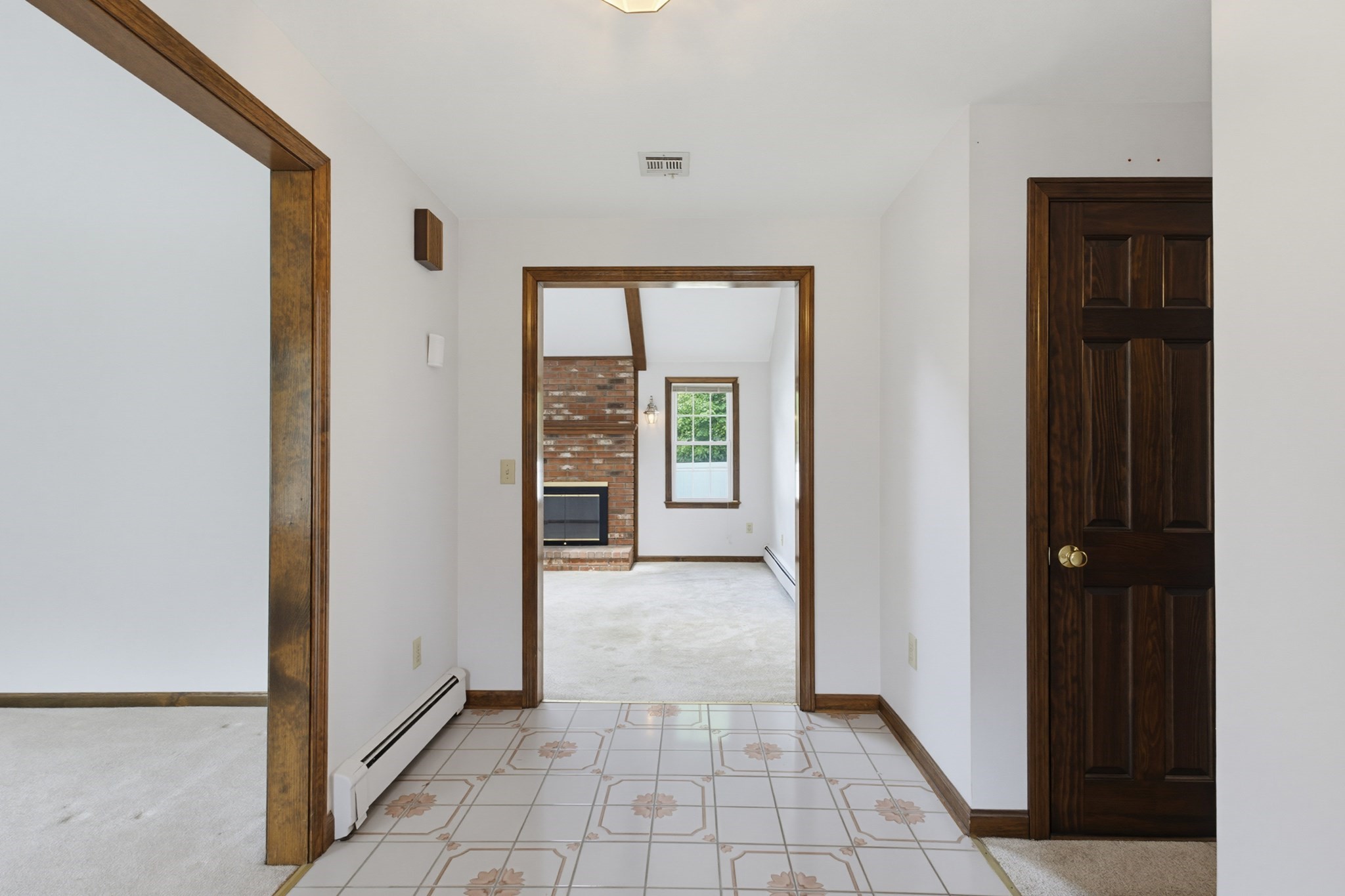 110 Colonial Road Property Photo 10