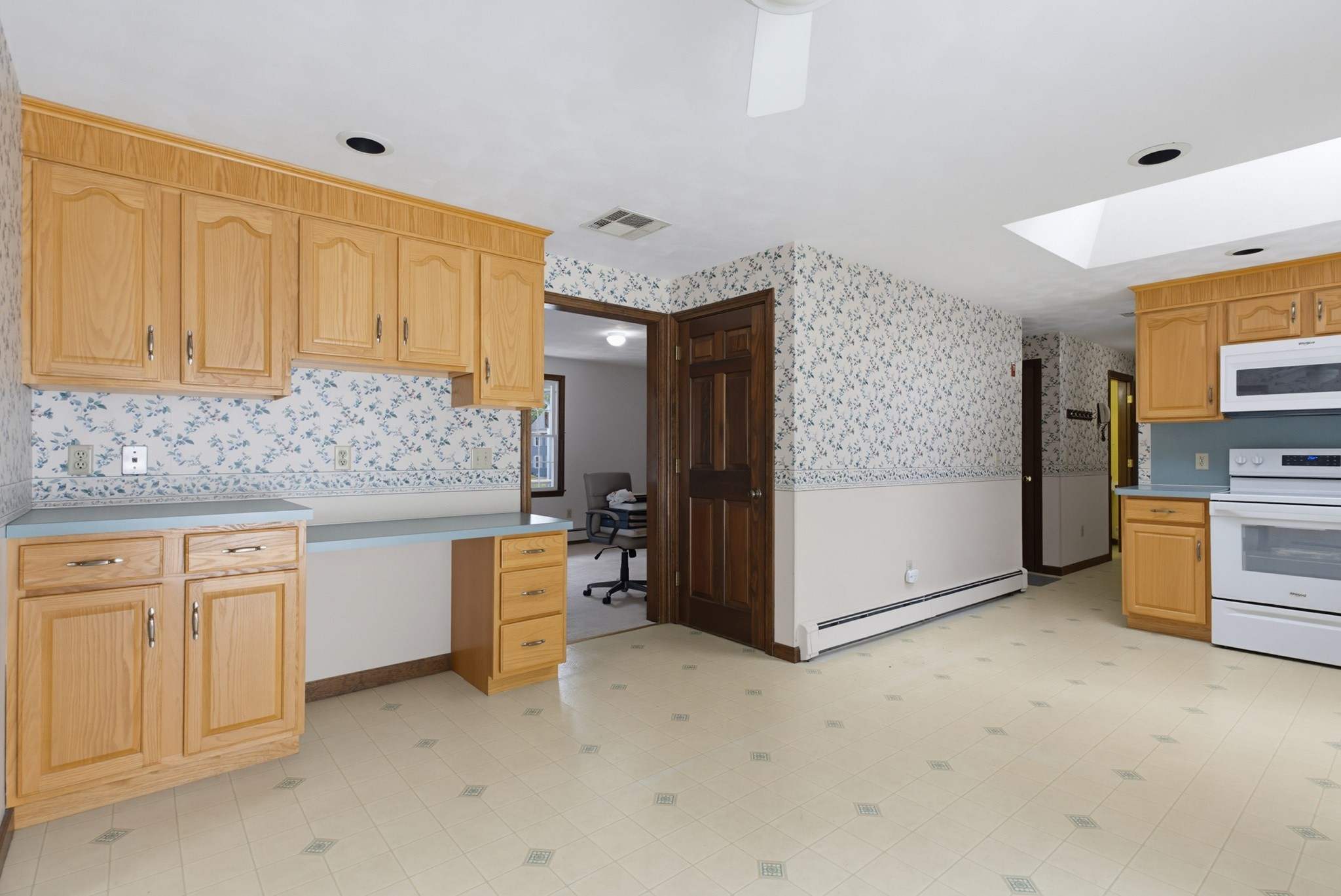 110 Colonial Road Property Photo 18