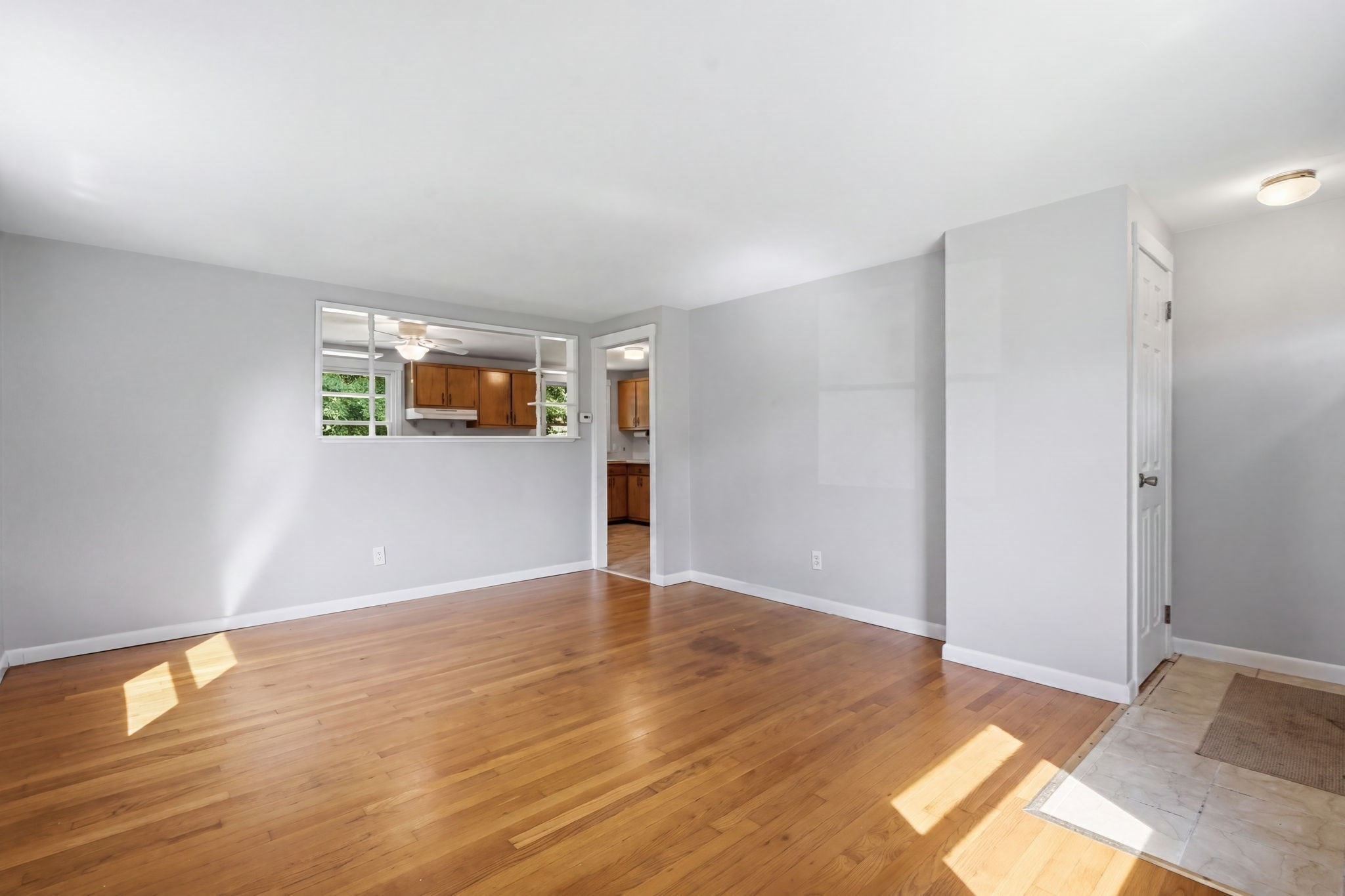 300 Newhouse St Property Photo 4