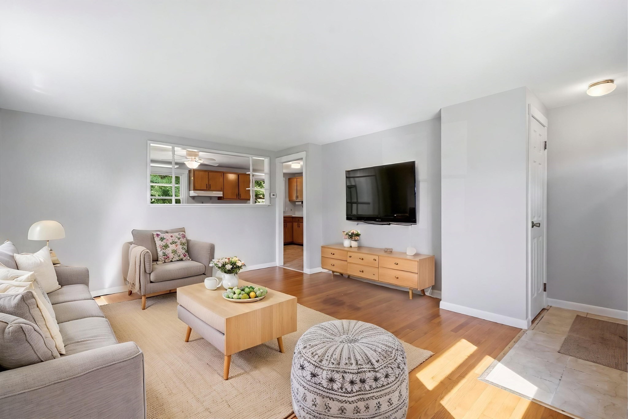 300 Newhouse St Property Photo 5