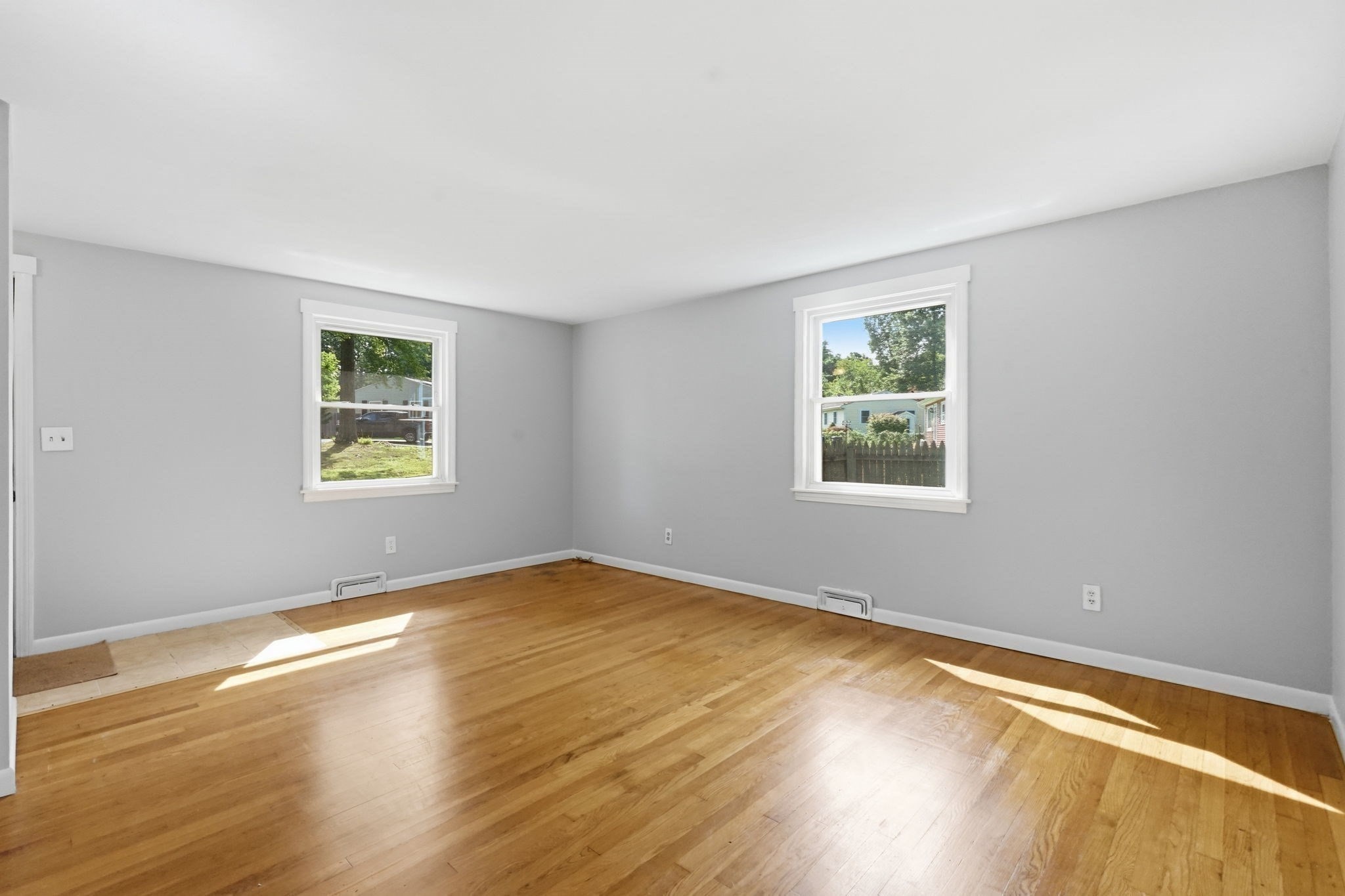 300 Newhouse St Property Photo 6