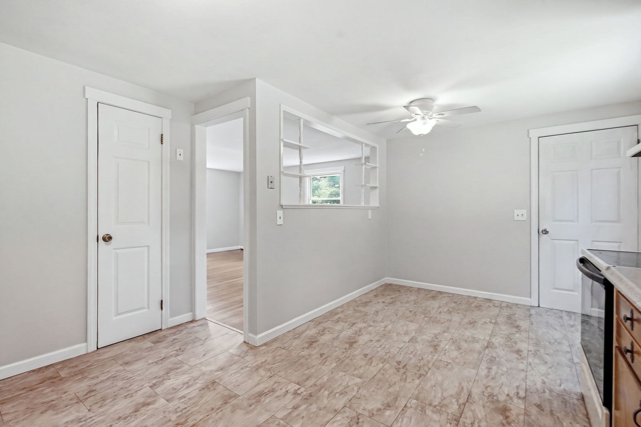 300 Newhouse St Property Photo 9
