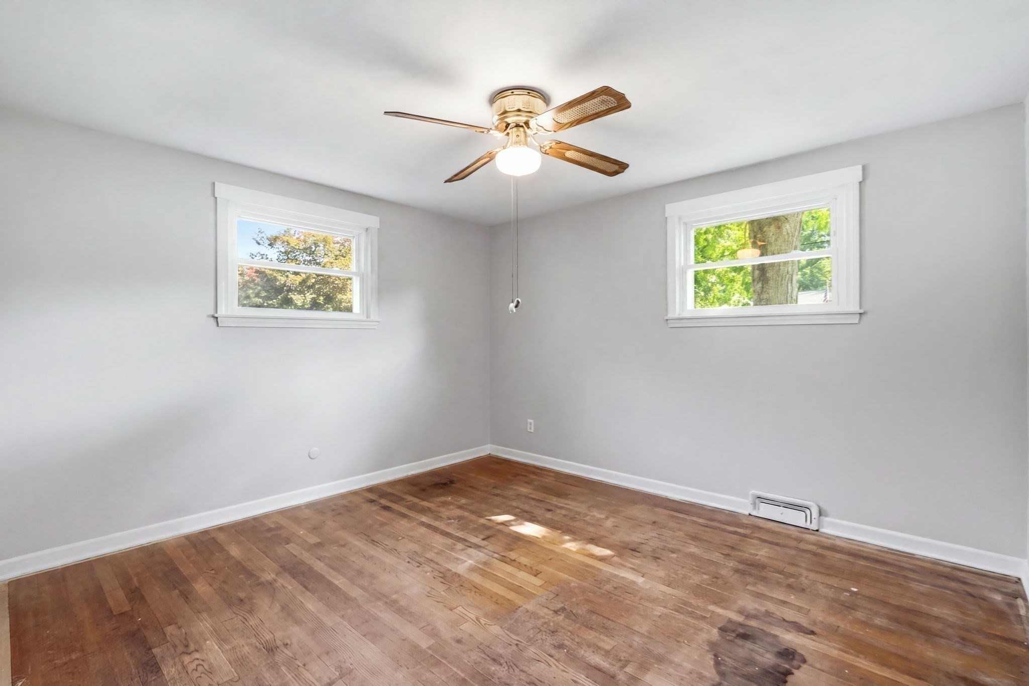 300 Newhouse St Property Photo 12