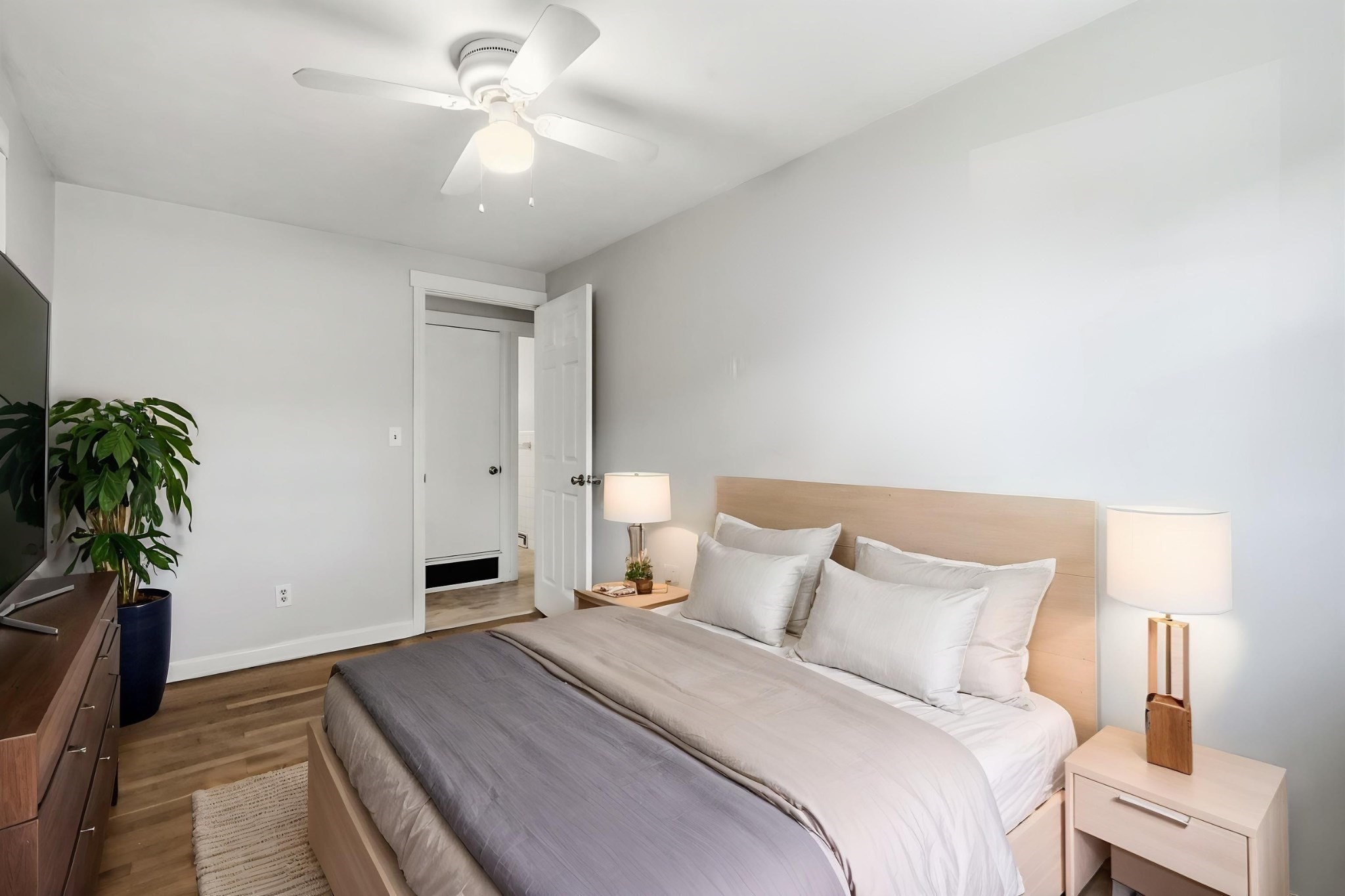 300 Newhouse St Property Photo 17