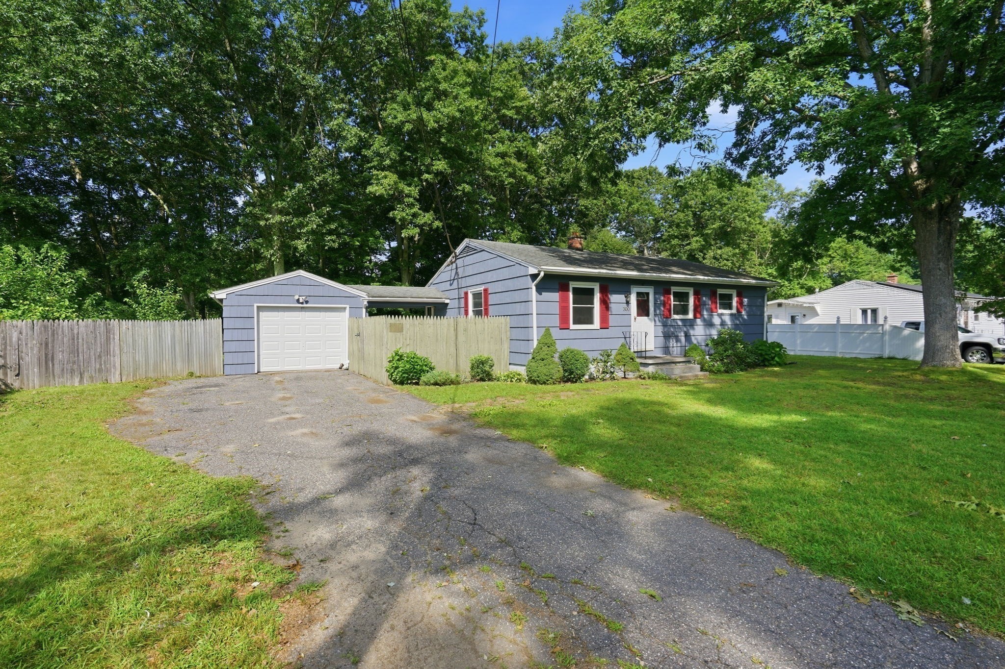 300 Newhouse St Property Photo 24