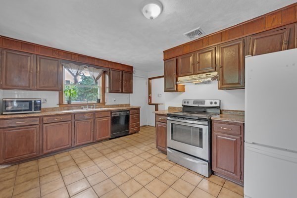 21 N Steele St Property Photo 18