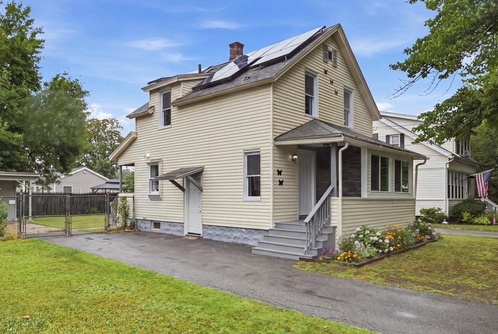 32 Sargon St Property Photo 2