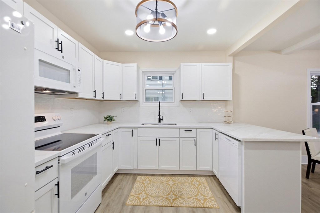 32 Sargon St Property Photo 7
