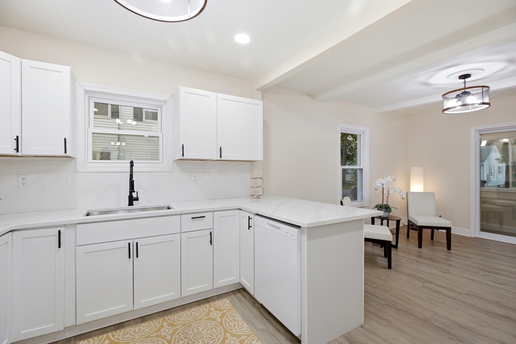 32 Sargon St Property Photo 8