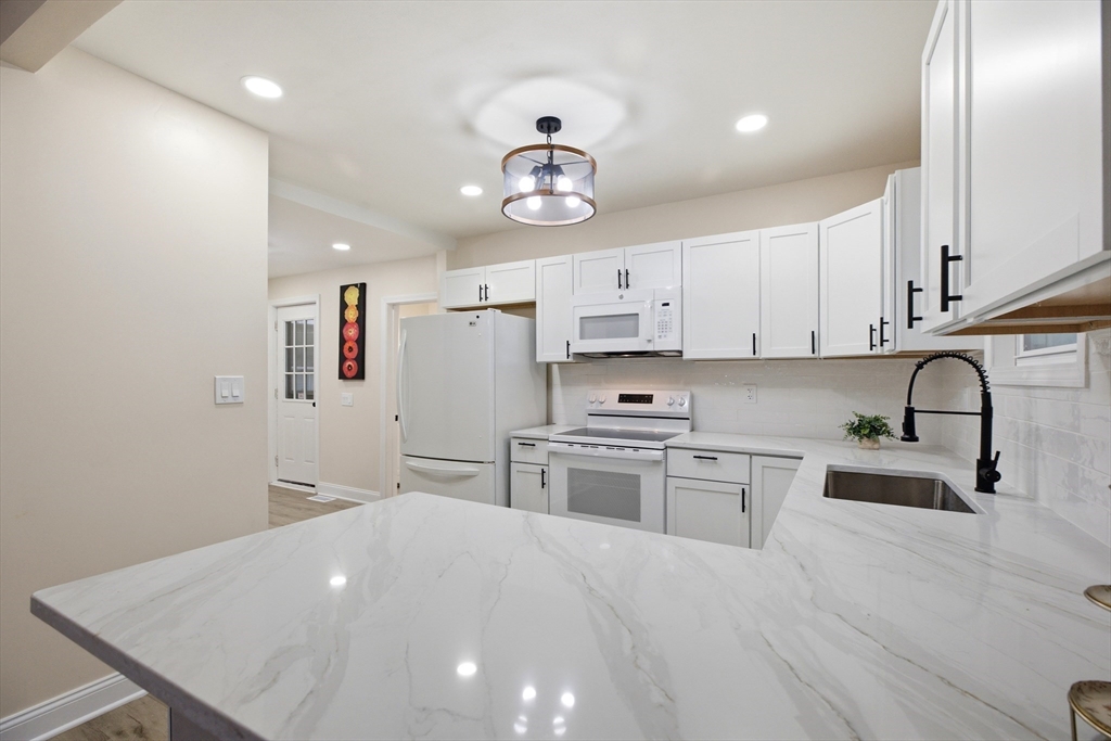 32 Sargon St Property Photo 10