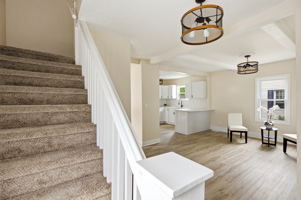 32 Sargon St Property Photo 11