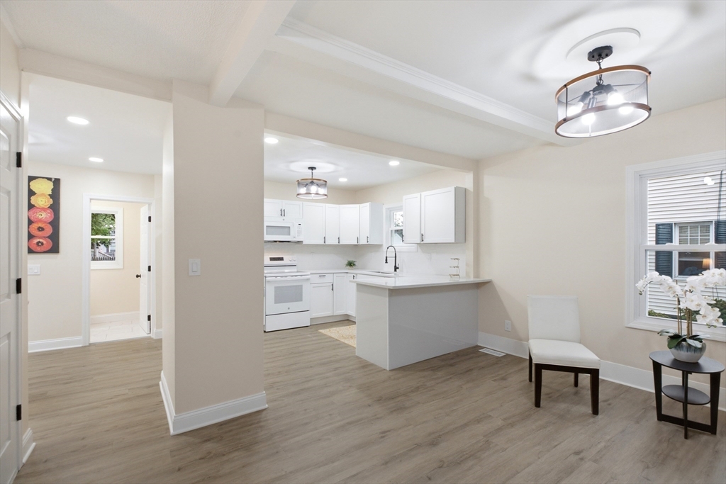 32 Sargon St Property Photo 12