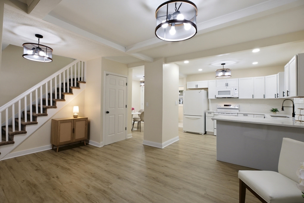 32 Sargon St Property Photo 15