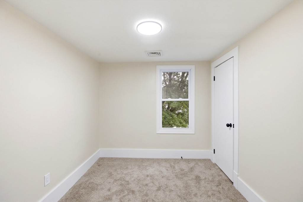 32 Sargon St Property Photo 19
