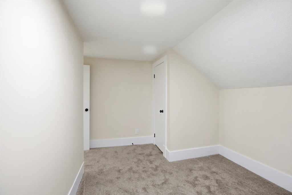 32 Sargon St Property Photo 21