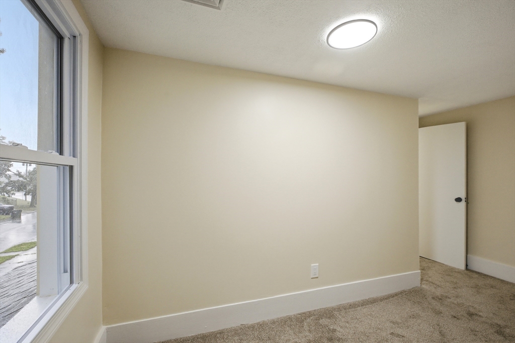 32 Sargon St Property Photo 22