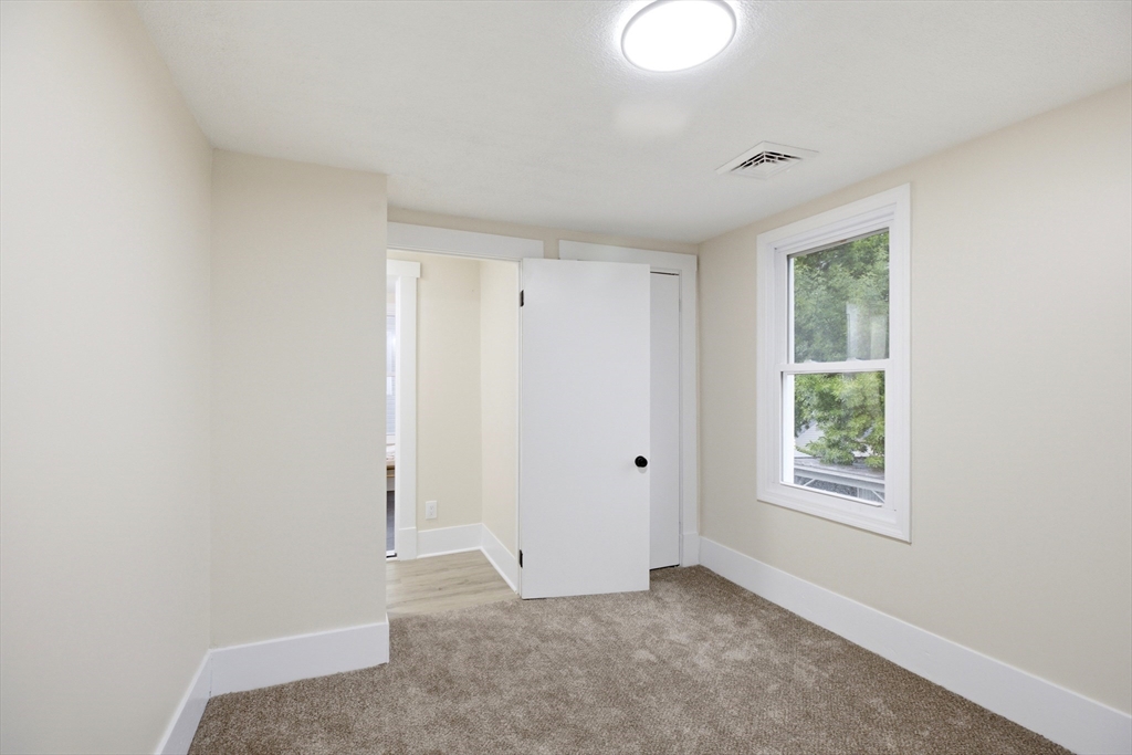 32 Sargon St Property Photo 23