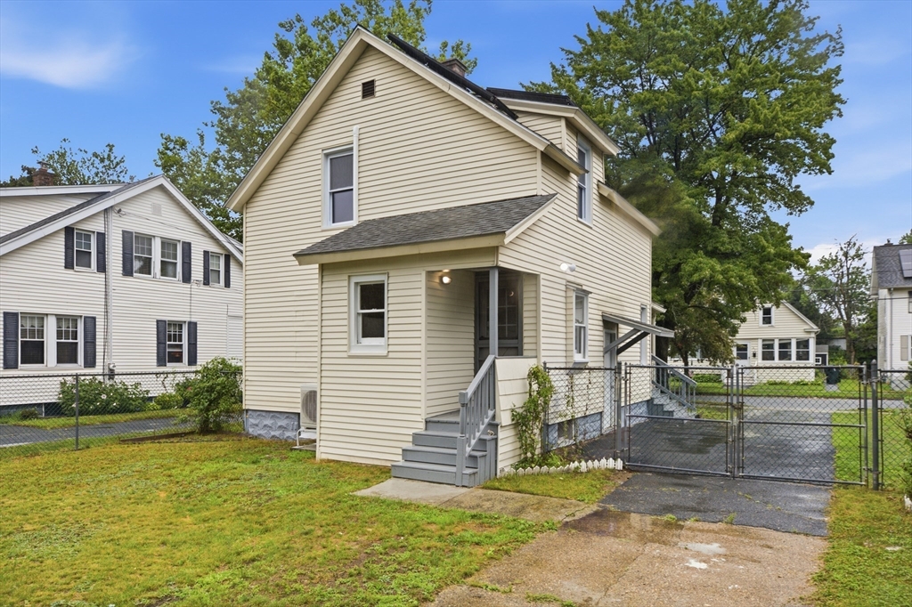 32 Sargon St Property Photo 27