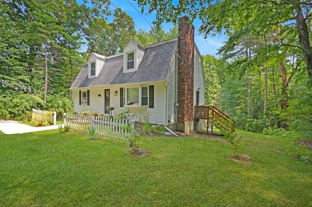 57 Quaker St Property Photo 3
