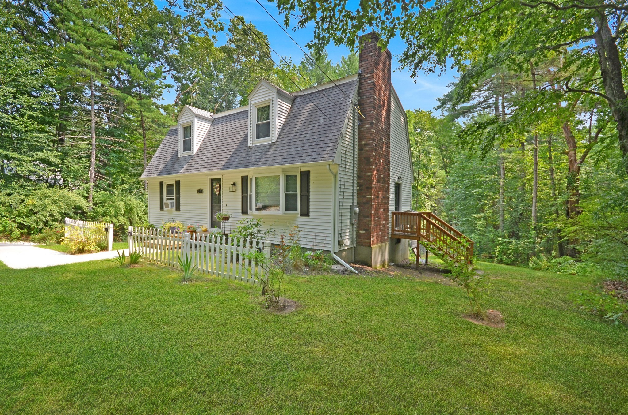 57 Quaker St Property Photo 3