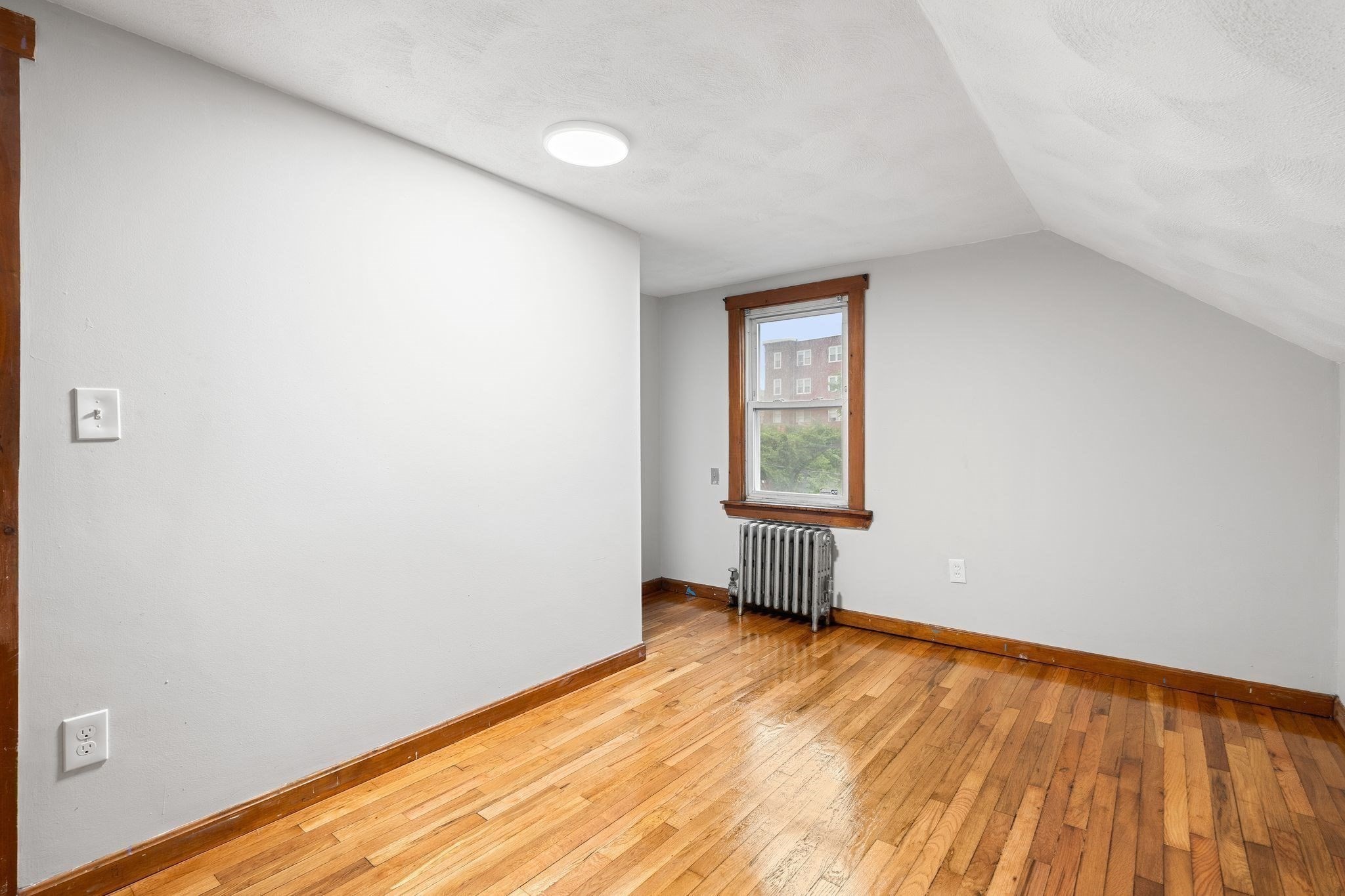 13 Oxford St Property Photo 25