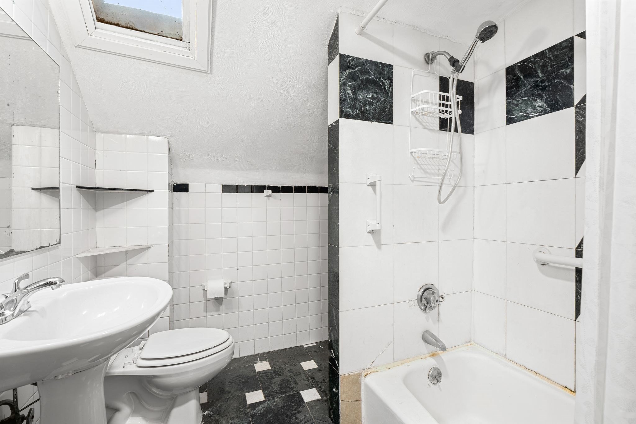 13 Oxford St Property Photo 26