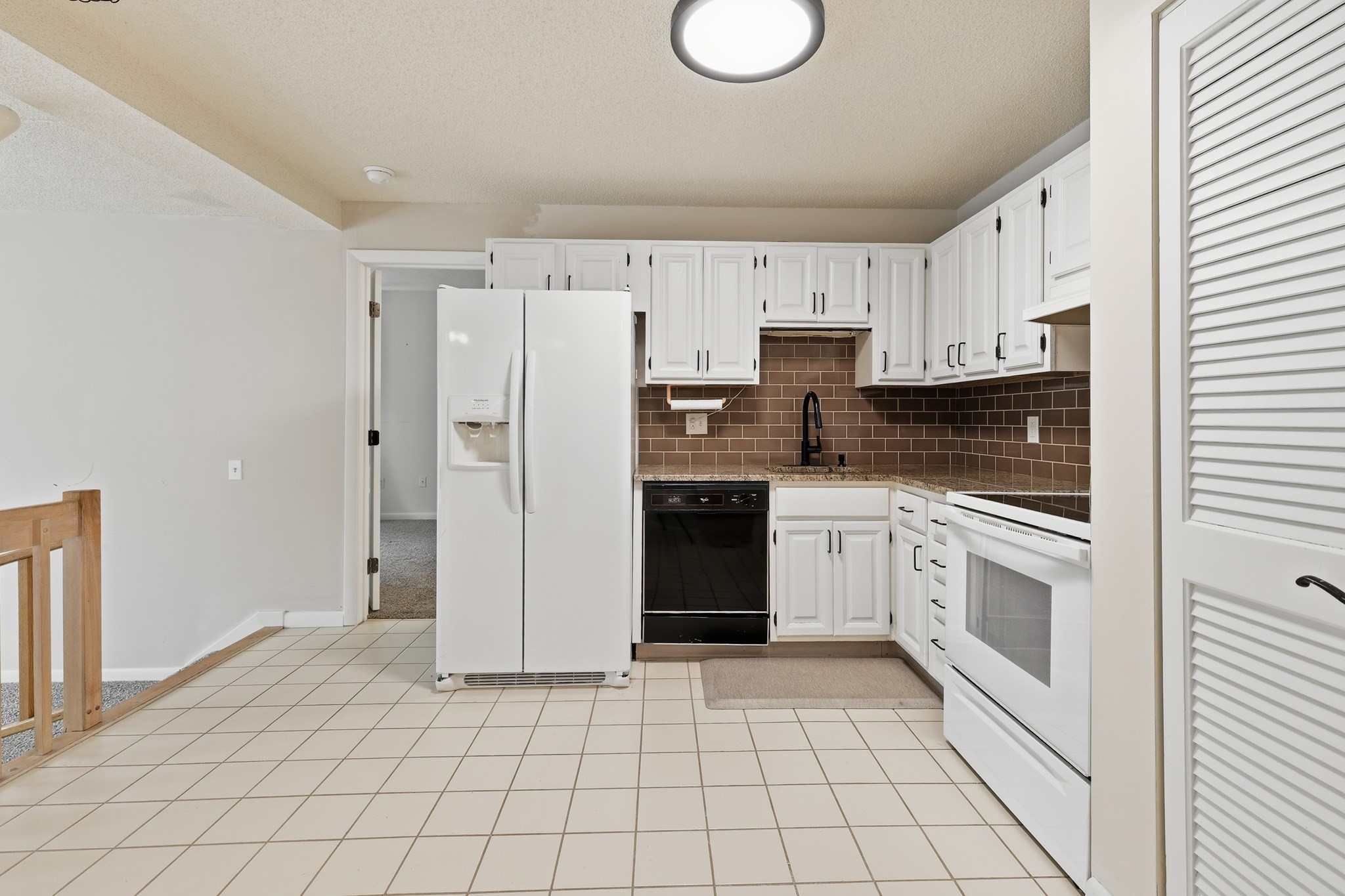 160 Burkhall St # 308 Property Photo 4