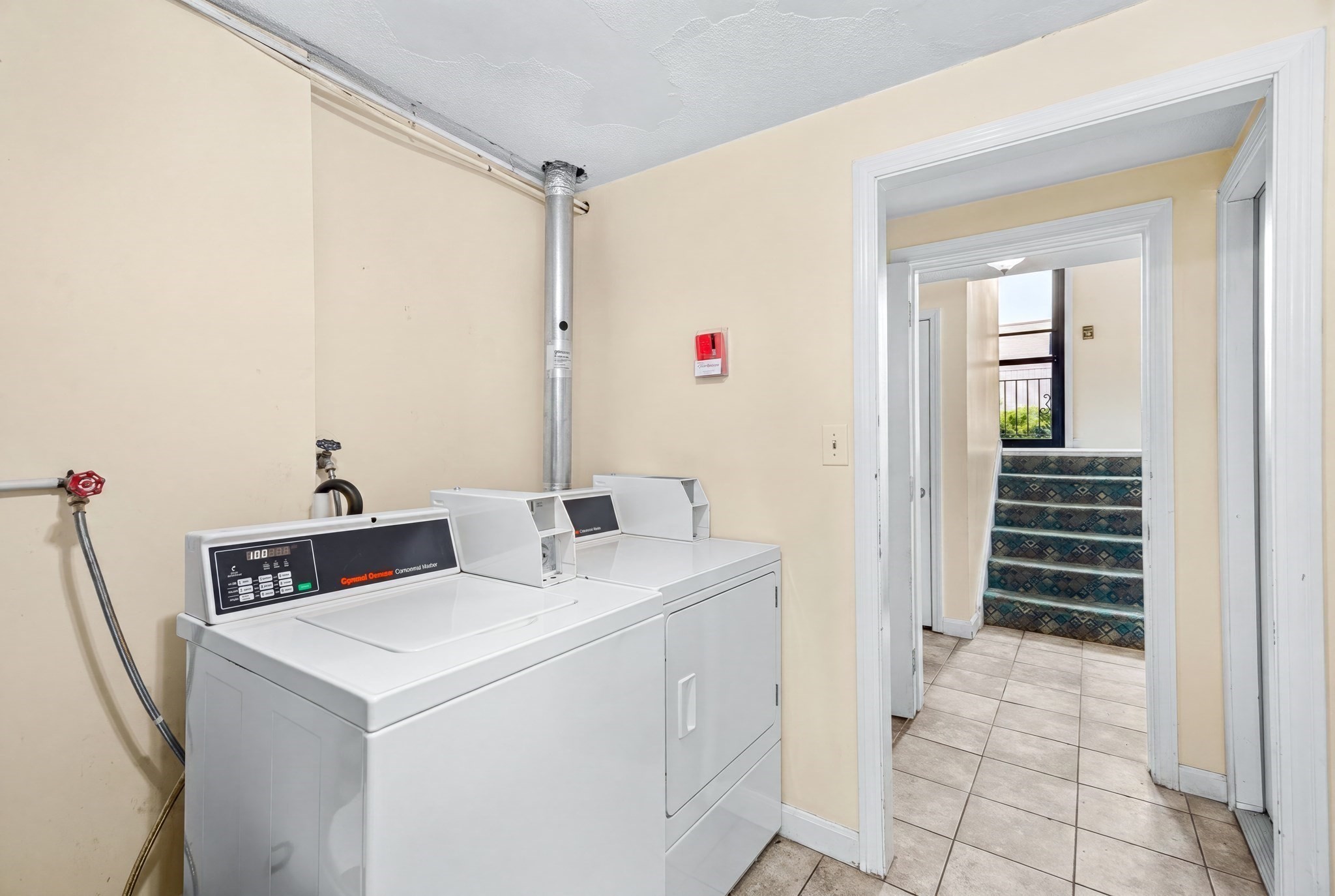464 Bank # 9 Property Photo 13