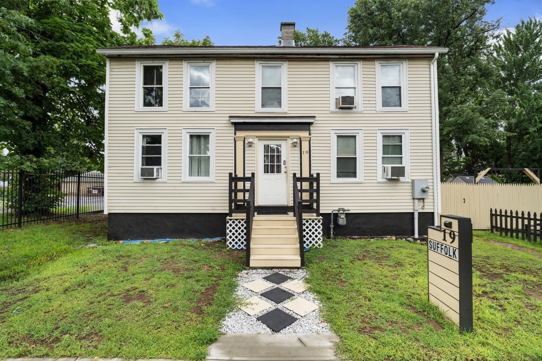 19 Suffolk St Property Photo 1