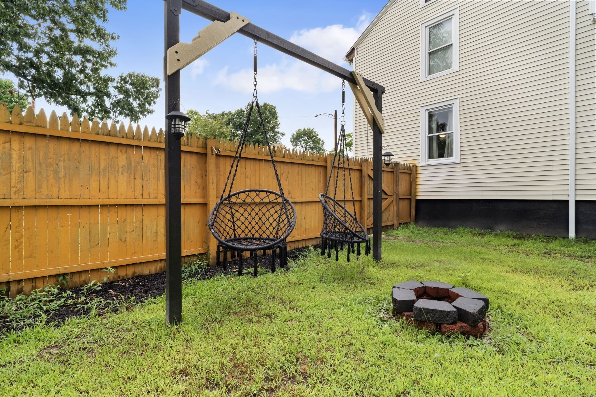 19 Suffolk St Property Photo 4
