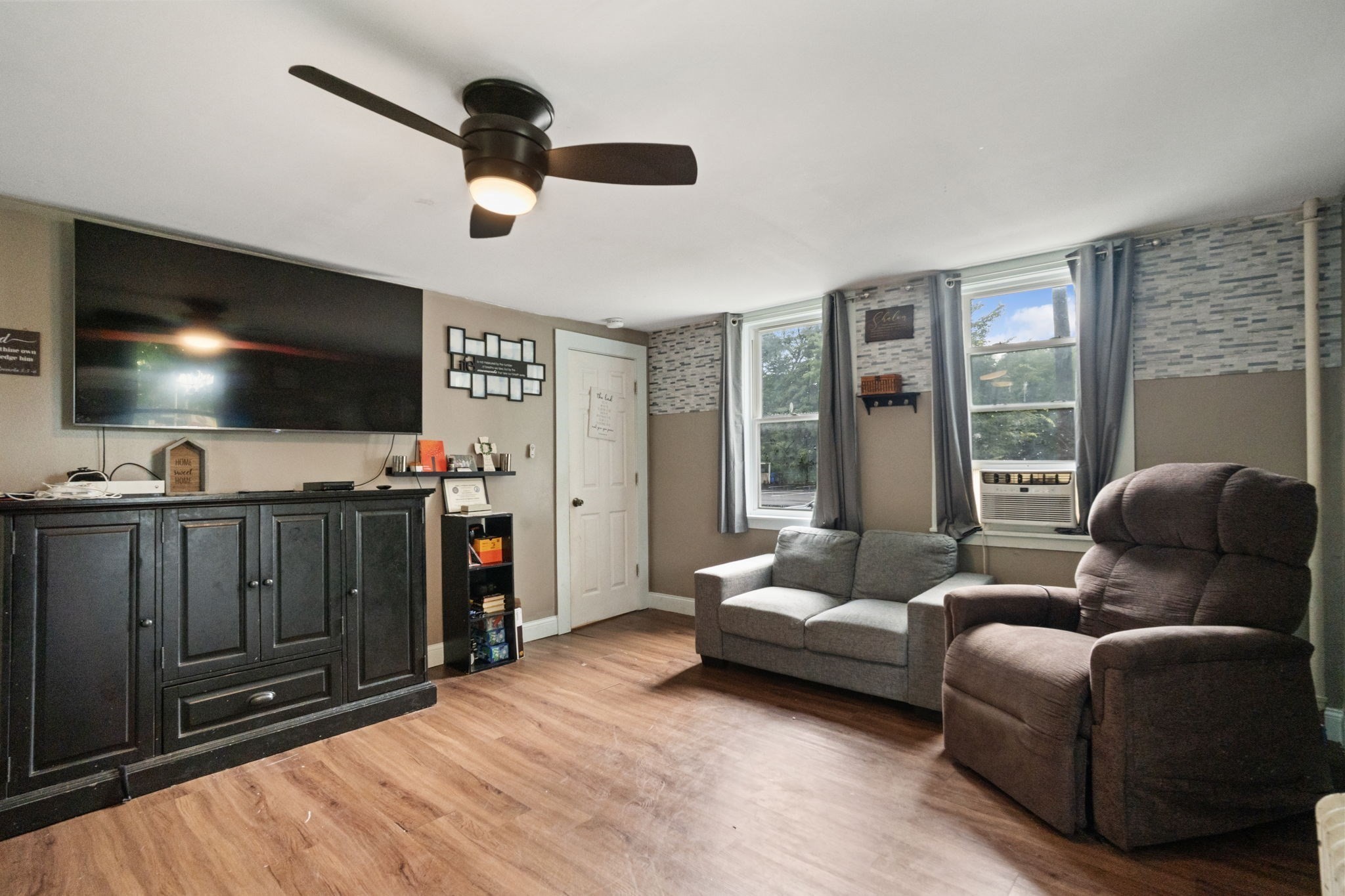 19 Suffolk St Property Photo 15