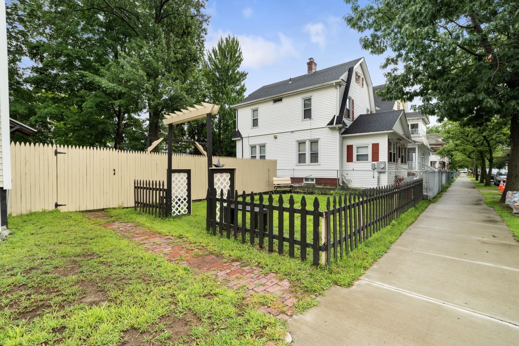19 Suffolk St Property Photo 24