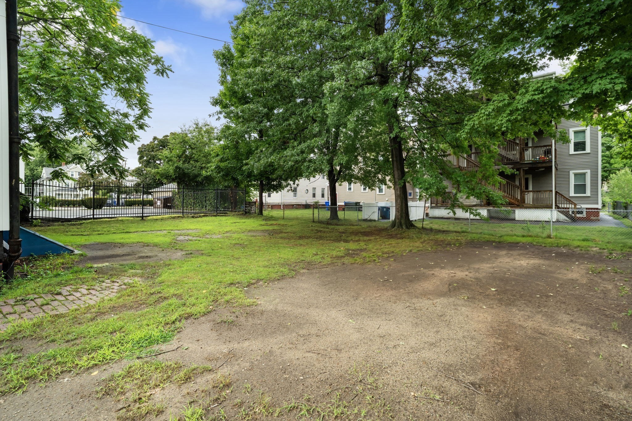 19 Suffolk St Property Photo 25