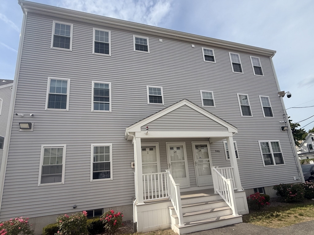 944 Warren # F Property Photo 1