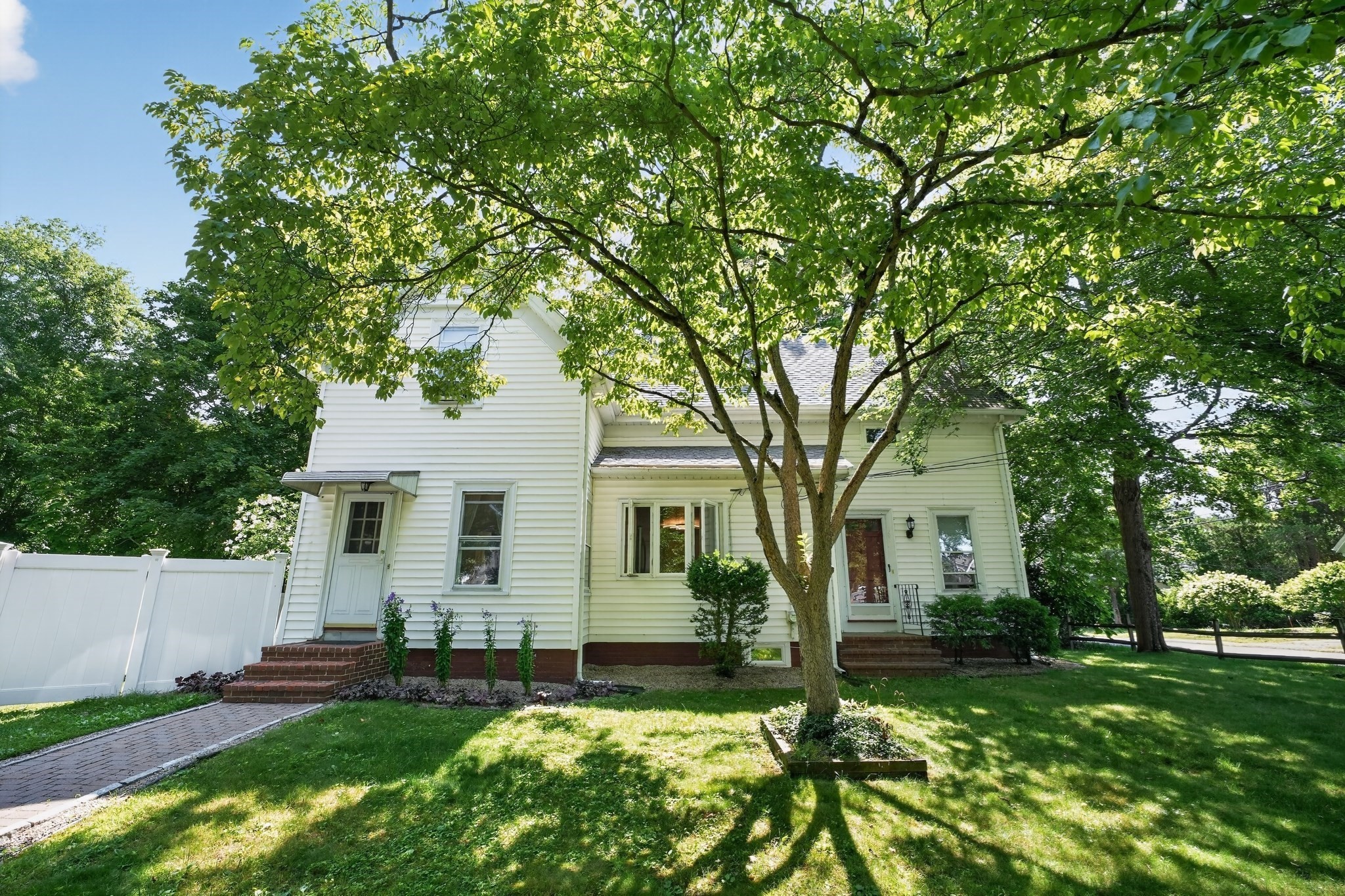 207 N Central St Property Photo 1