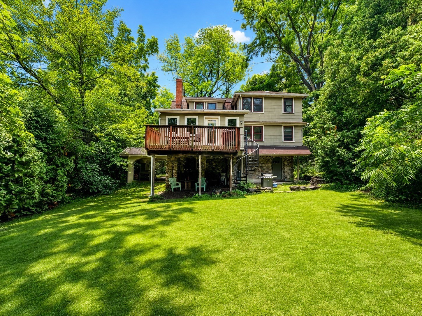 138 Sunset Ave Property Photo 1