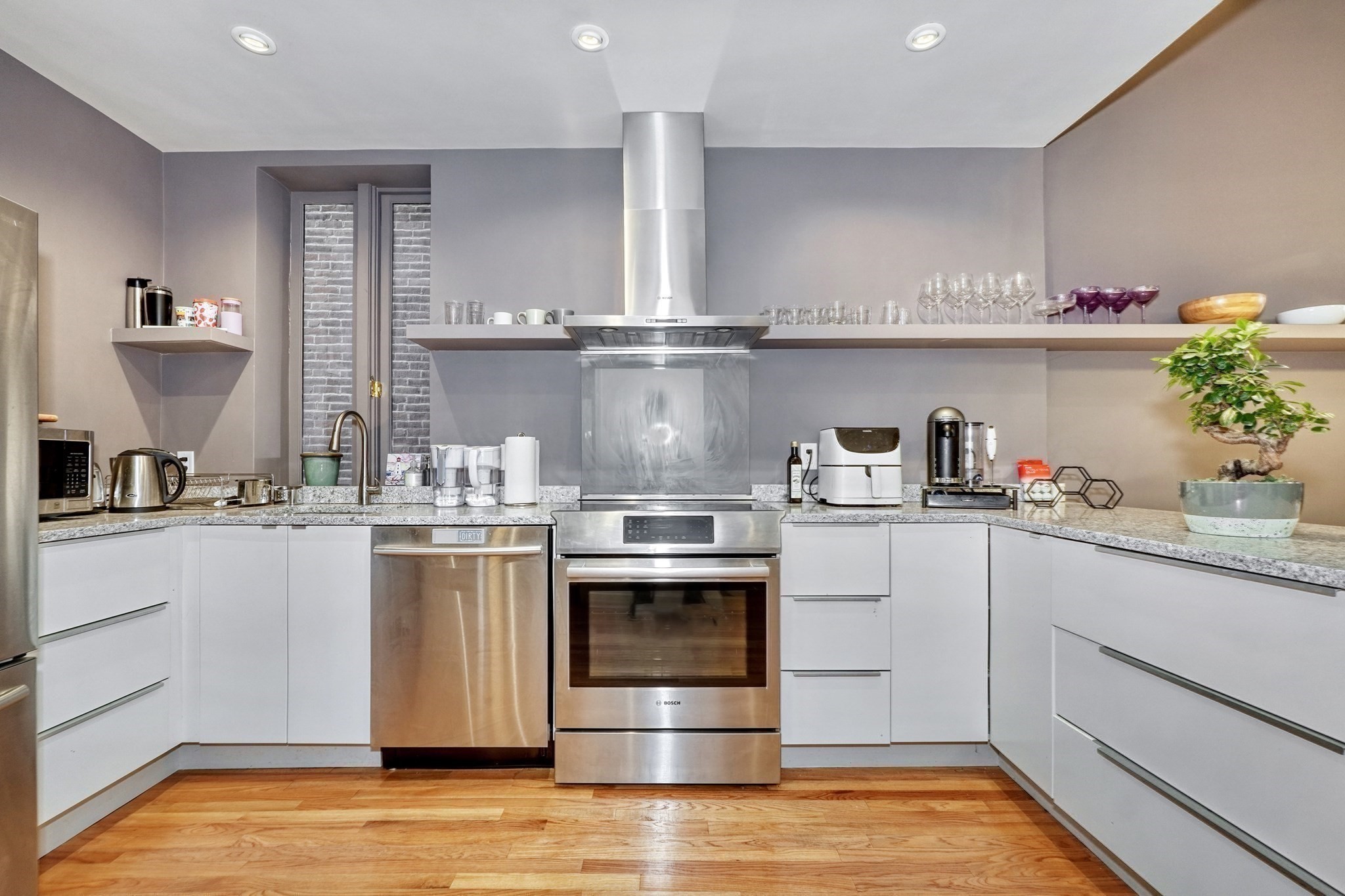70 Clarendon St # A Property Photo 4