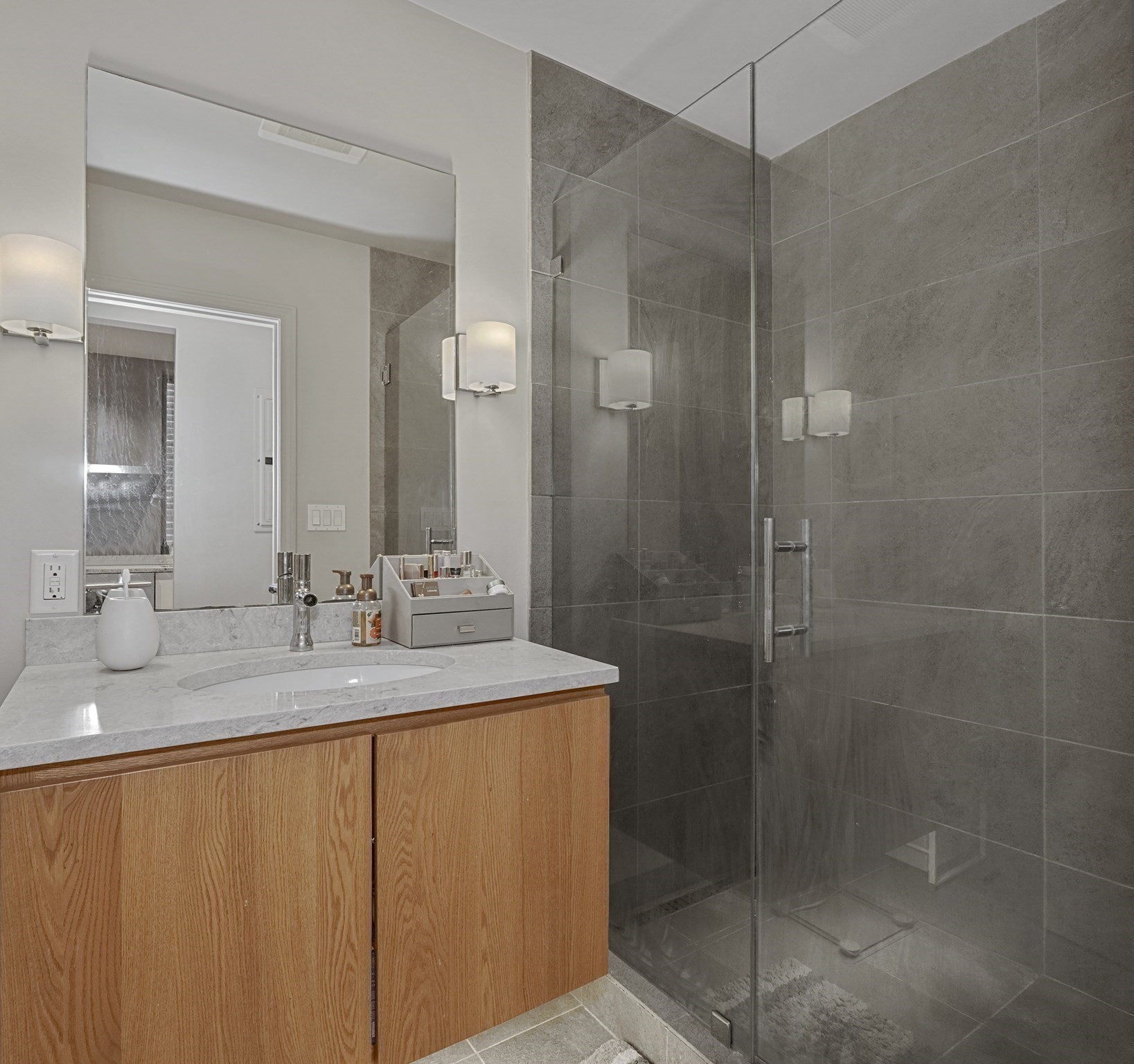 70 Clarendon St # A Property Photo 6