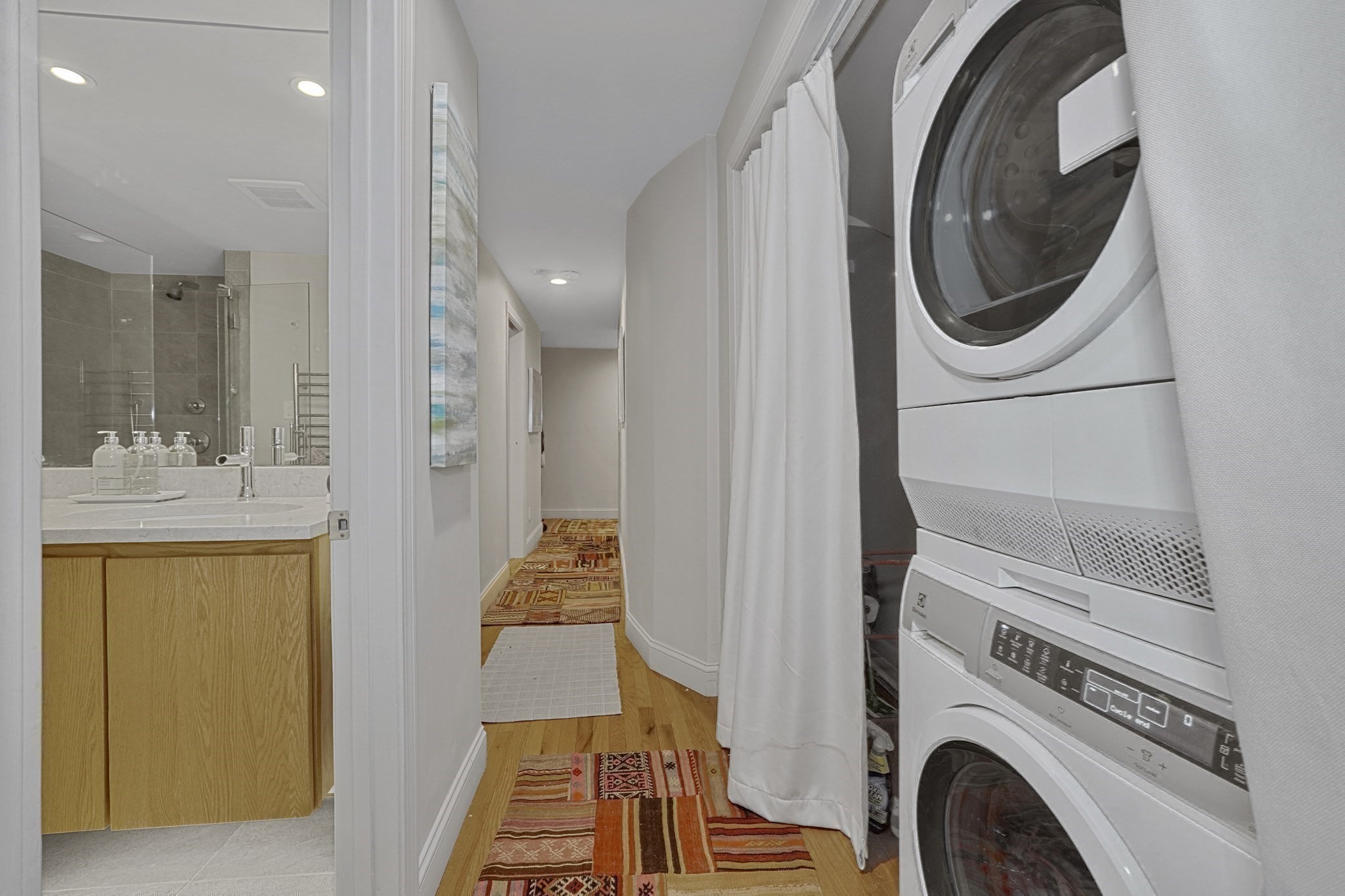 70 Clarendon St # A Property Photo 12