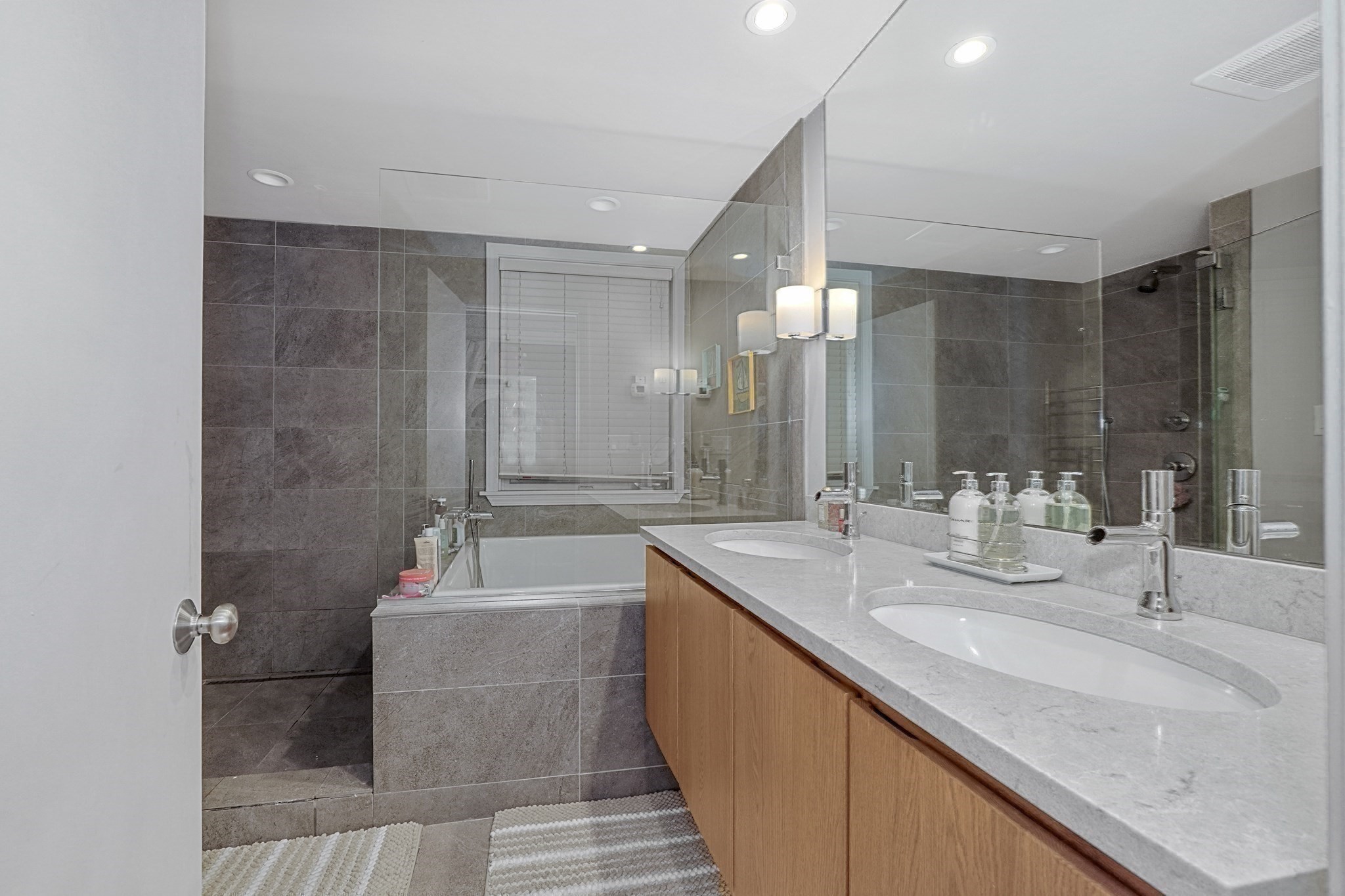 70 Clarendon St # A Property Photo 13