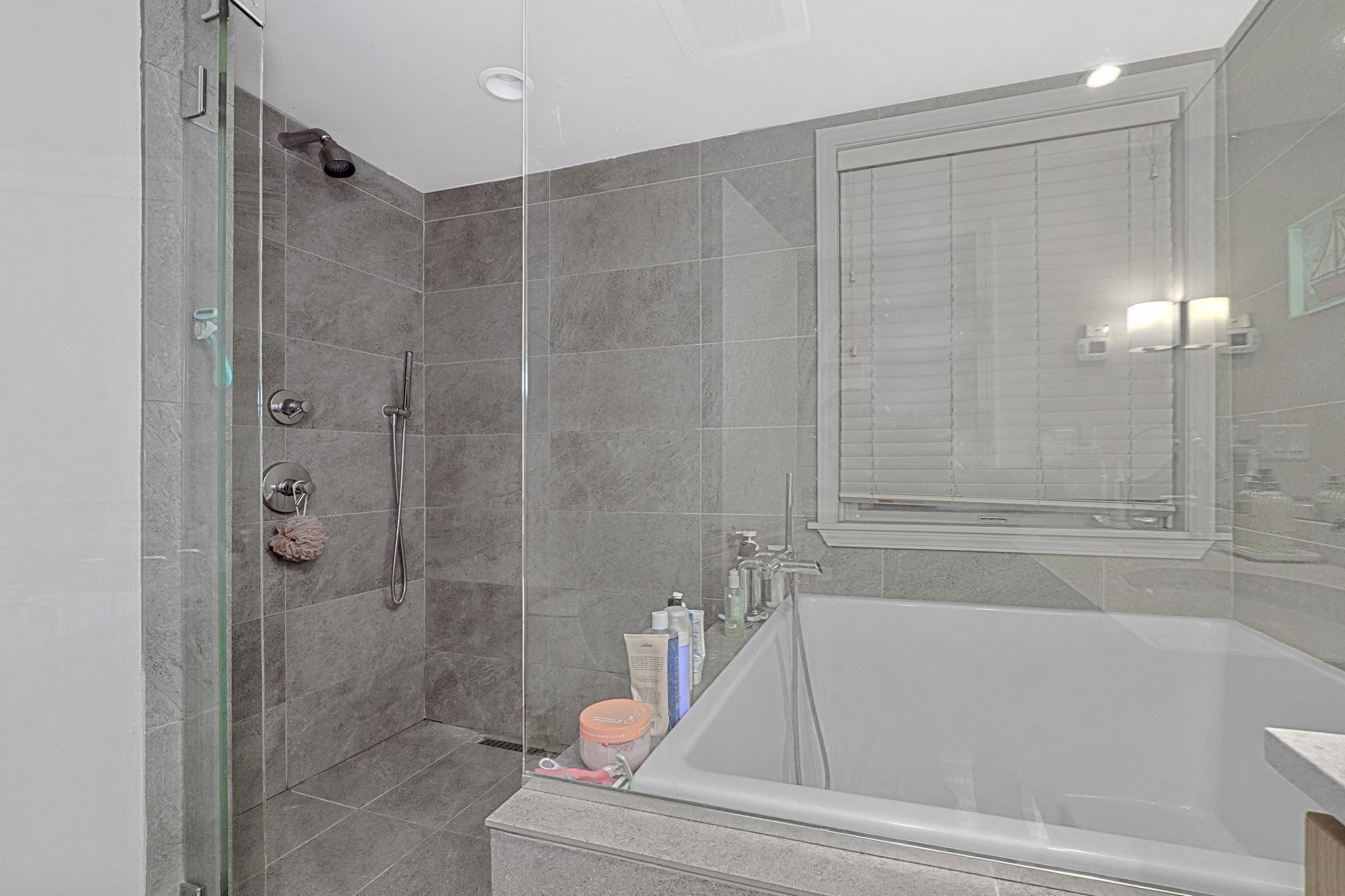 70 Clarendon St # A Property Photo 14